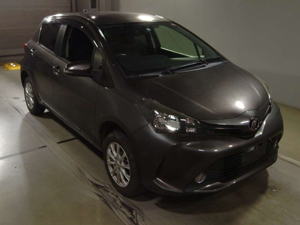 2015 Toyota Vitz NSP135[2]