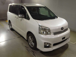 2014 Toyota Voxy