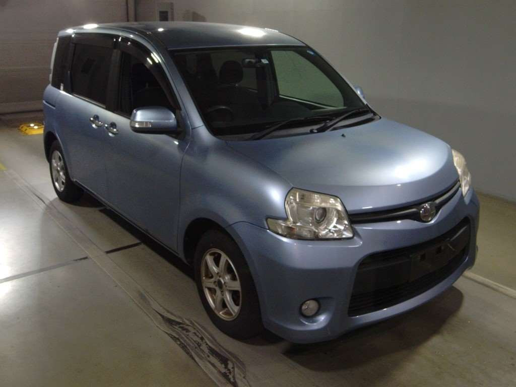 2011 Toyota Sienta NCP81G[2]