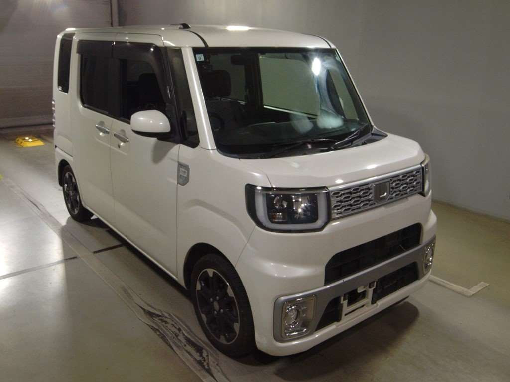 2015 Daihatsu Wake LA710S[2]