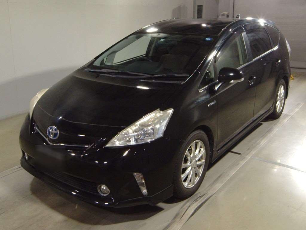 2011 Toyota Prius alpha ZVW41W[0]