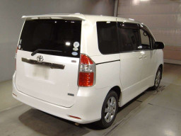 2007 Toyota Noah