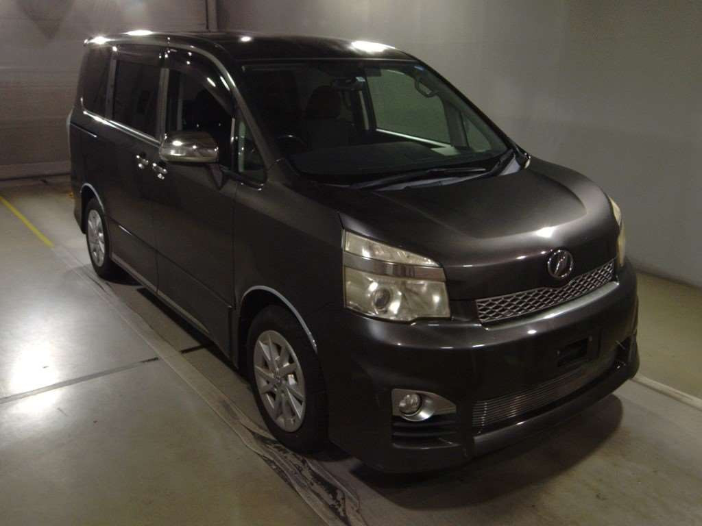 2011 Toyota Voxy ZRR70W[2]