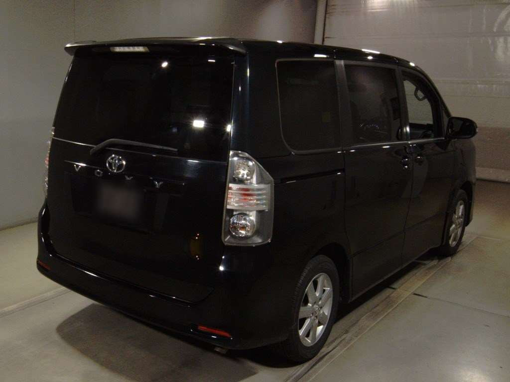 2009 Toyota Voxy ZRR70W[1]