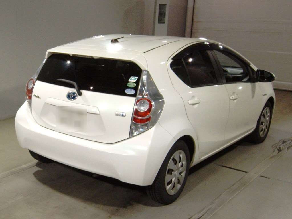 2012 Toyota Aqua NHP10[1]