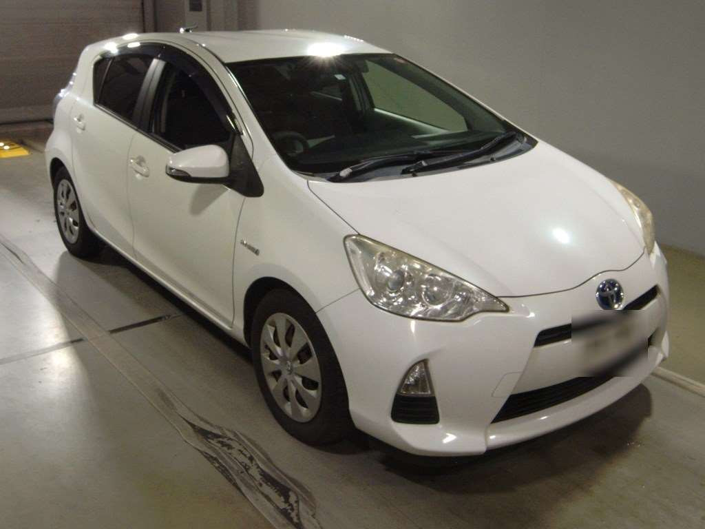 2012 Toyota Aqua NHP10[2]