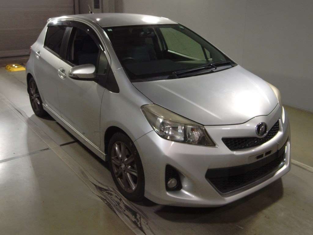 2013 Toyota Vitz NCP131[2]