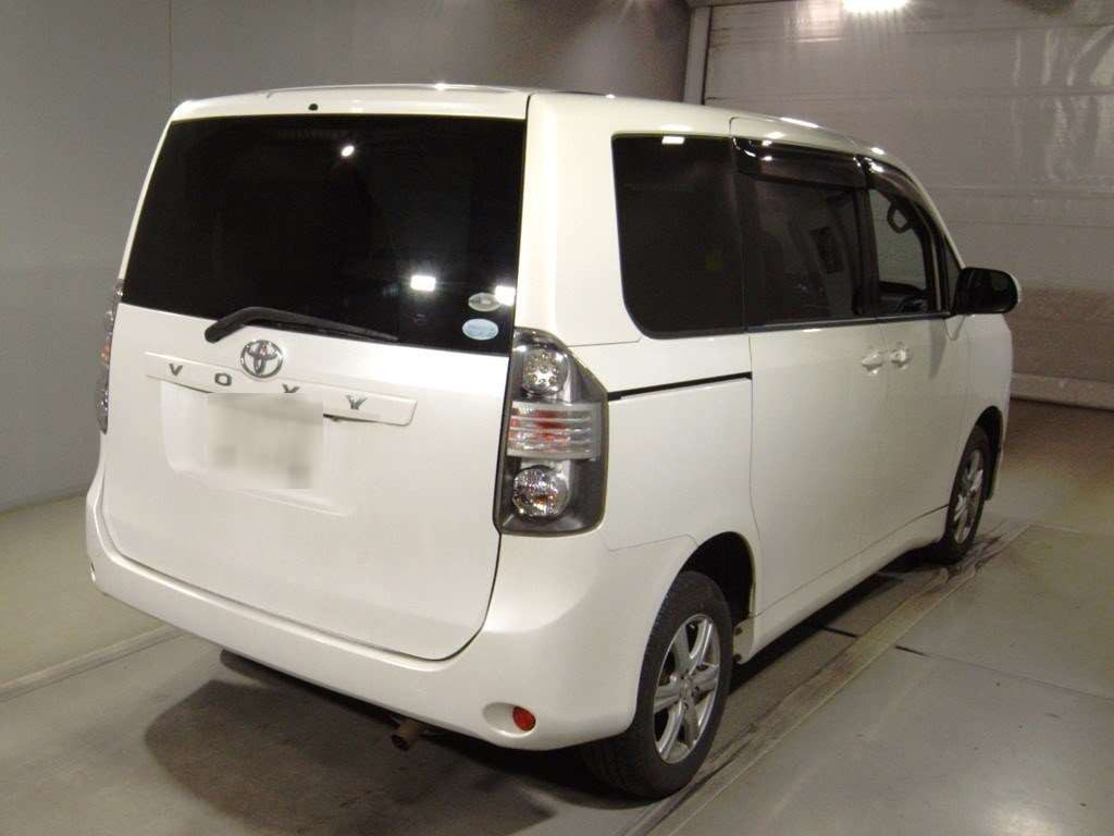 2010 Toyota Voxy ZRR75G[1]