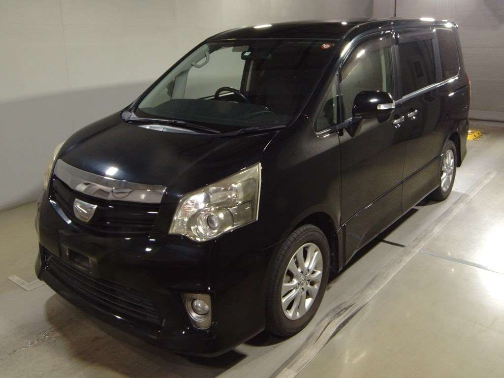 2011 Toyota Noah ZRR70W[0]