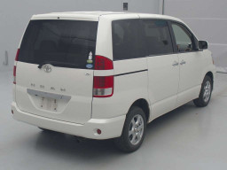 2006 Toyota Noah