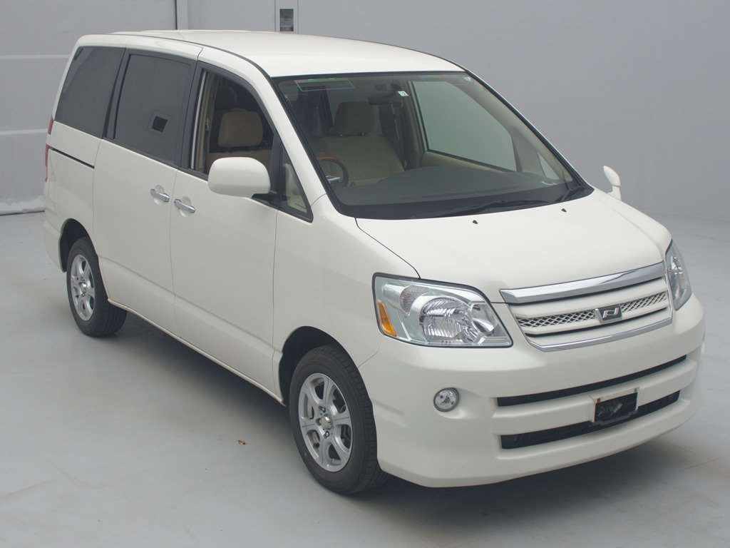 2006 Toyota Noah AZR65G[2]