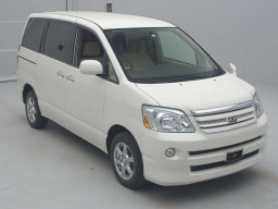 2006 Toyota Noah