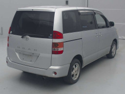 2004 Toyota Noah