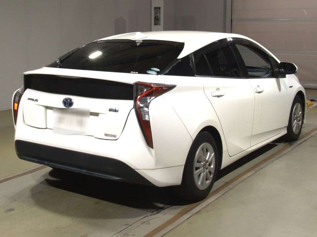 2017 Toyota Prius ZVW50[1]