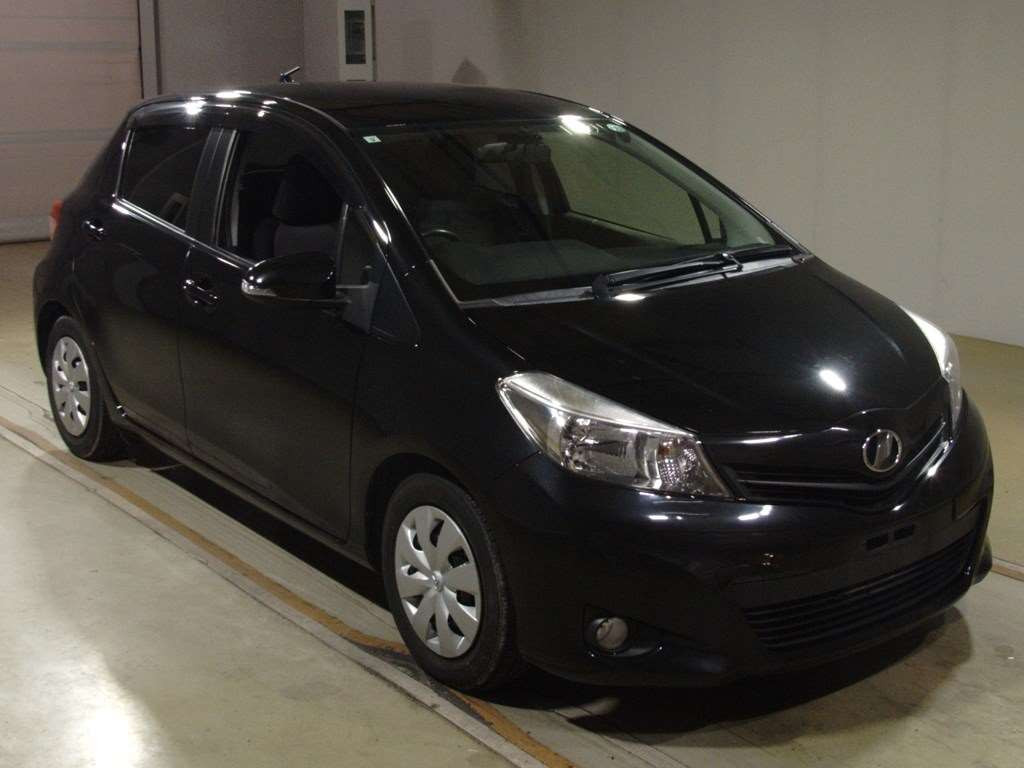 2013 Toyota Vitz NSP130[2]