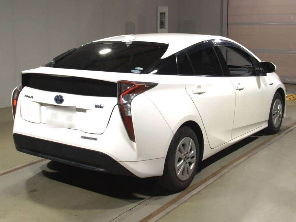 2017 Toyota Prius ZVW50[1]