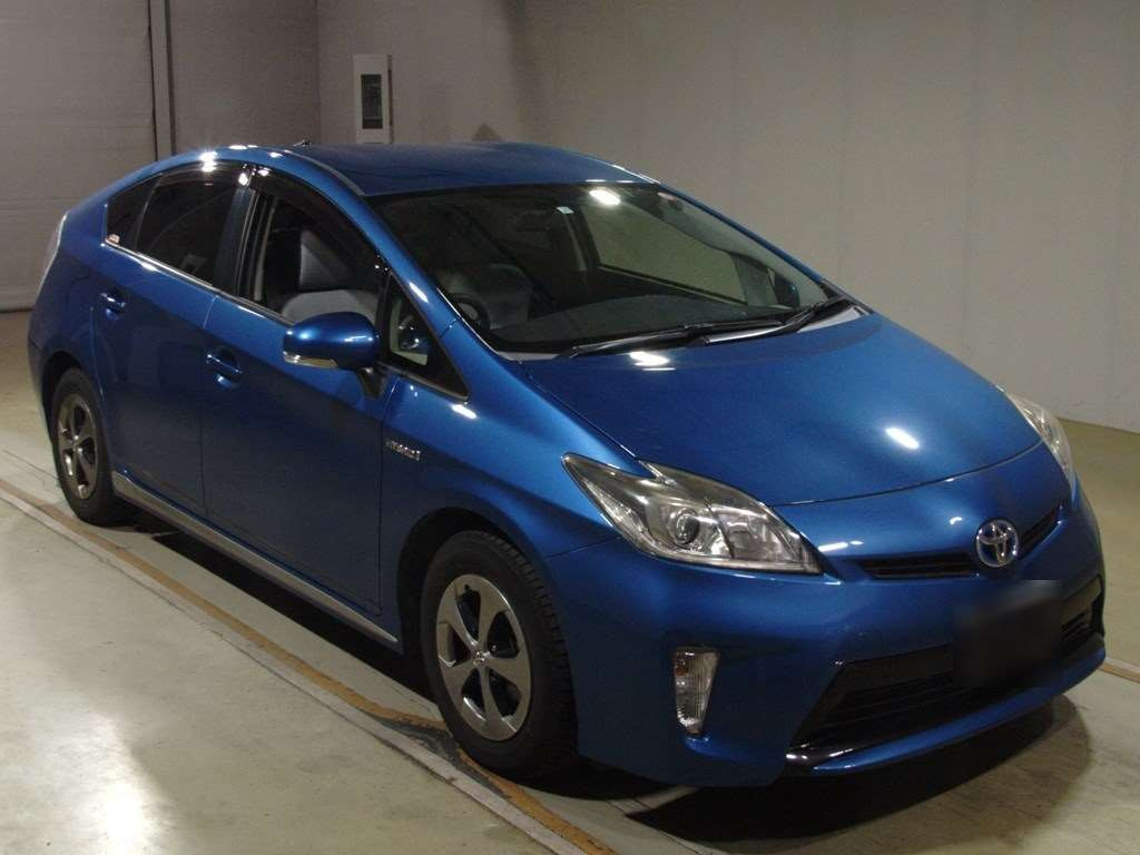 2013 Toyota Prius ZVW30[2]