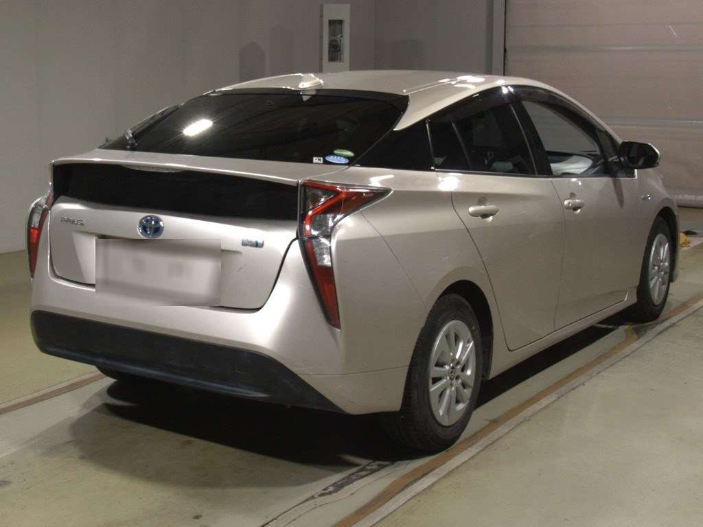 2016 Toyota Prius ZVW50[1]