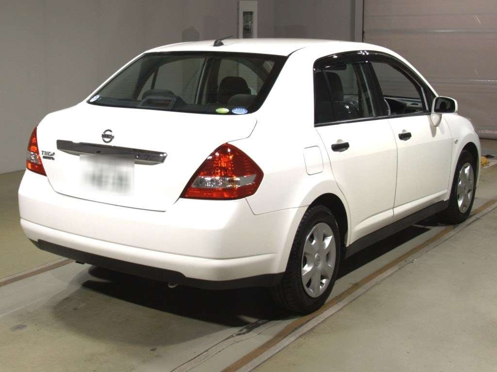 2011 Nissan Tiida Latio SC11[1]