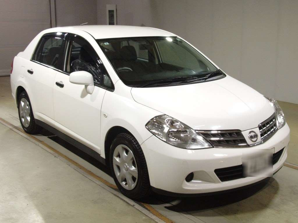 2011 Nissan Tiida Latio SC11[2]