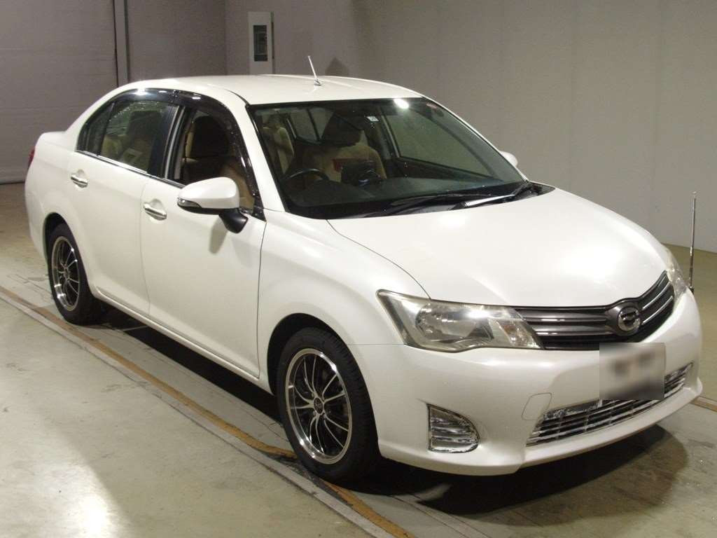 2013 Toyota Corolla Axio NRE160[2]