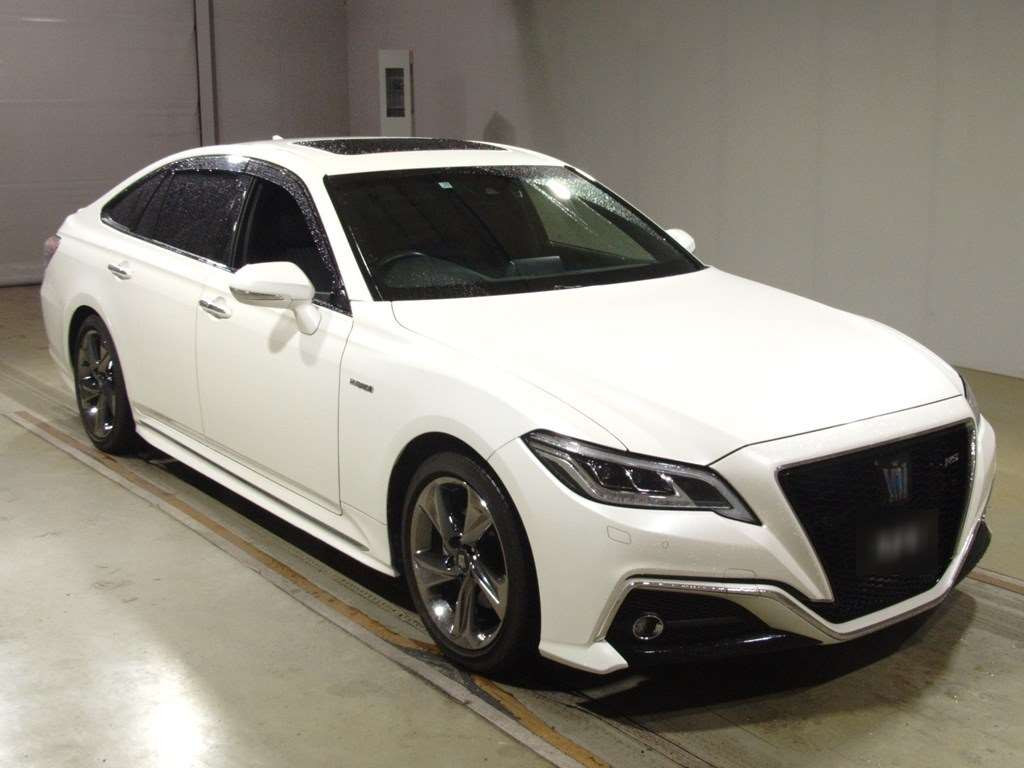 2019 Toyota Crown Hybrid AZSH20[2]