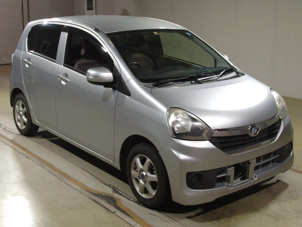 2013 Daihatsu Mira es LA300S[2]