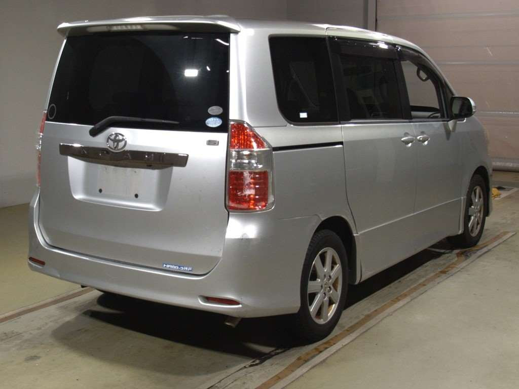 2008 Toyota Noah ZRR70W[1]