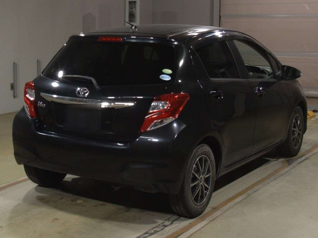 2014 Toyota Vitz NSP130[1]