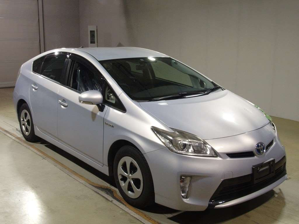 2013 Toyota Prius ZVW30[2]