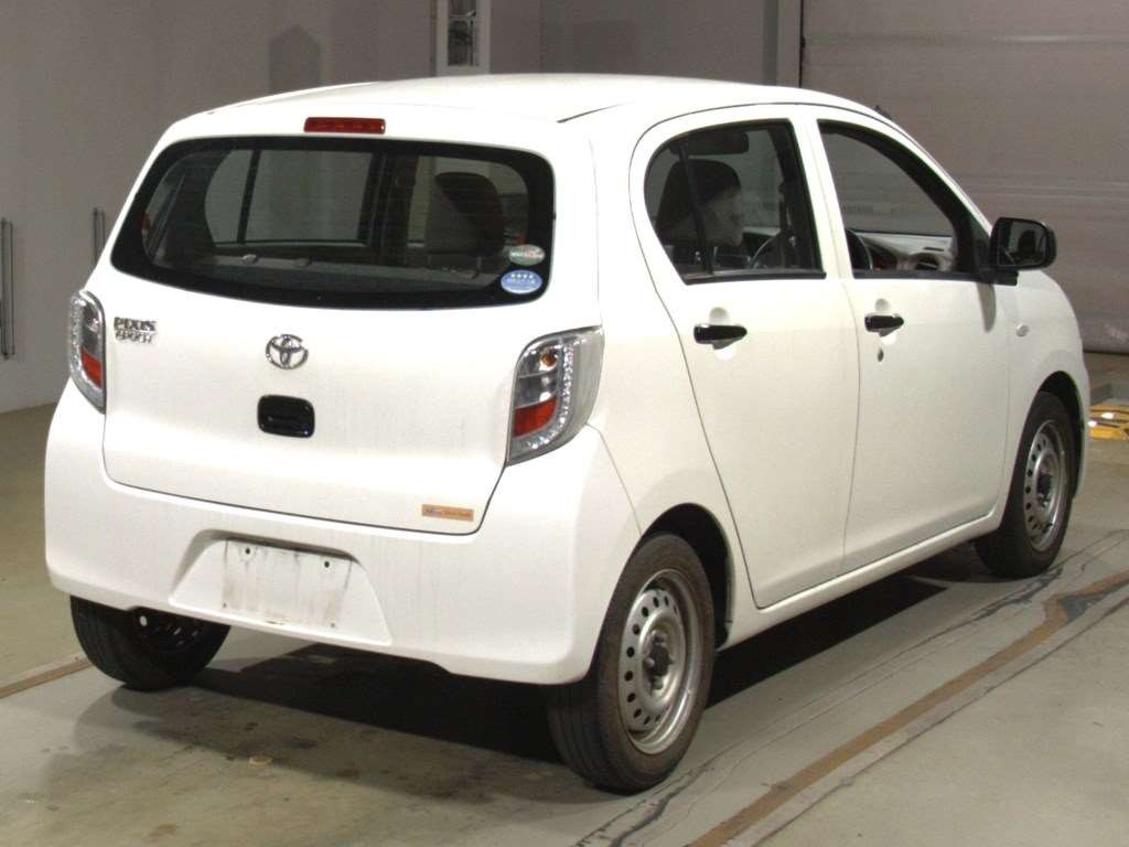 2016 Toyota Pixis Epoch LA300A[1]