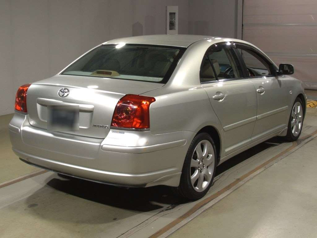 2004 Toyota Avensis AZT250[1]