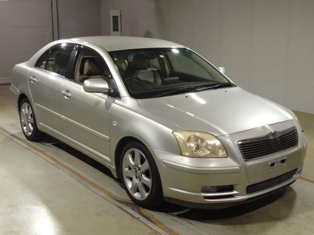 2004 Toyota Avensis AZT250[2]