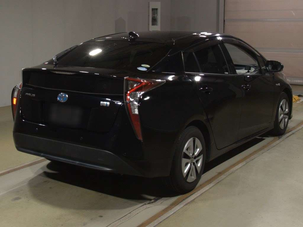 2017 Toyota Prius ZVW51[1]