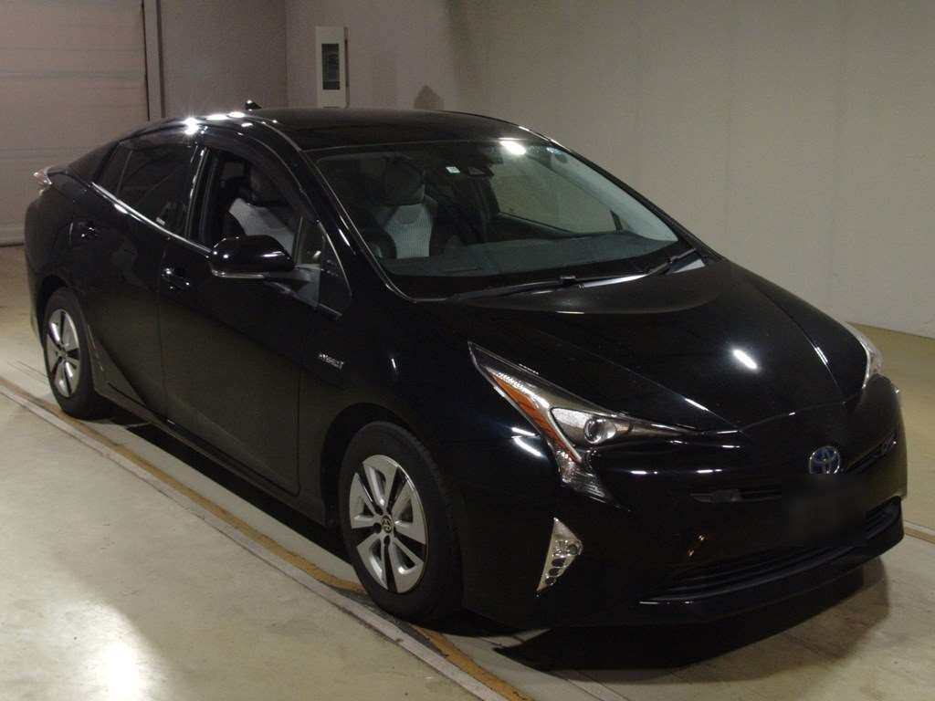 2017 Toyota Prius ZVW51[2]