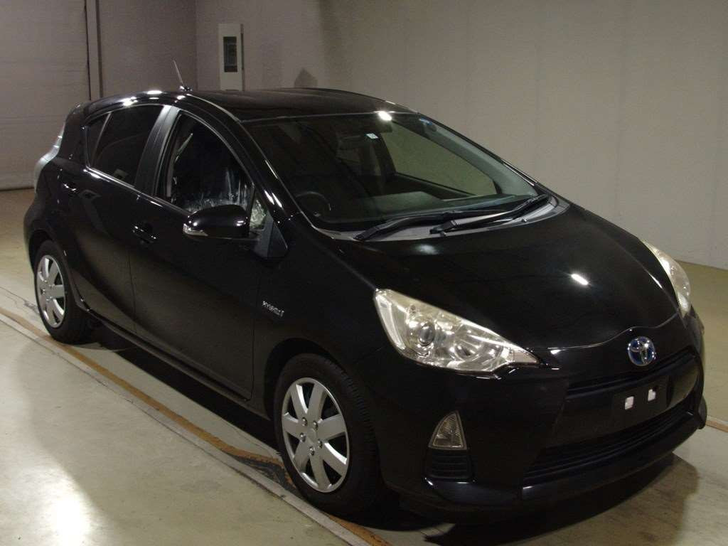 2014 Toyota Aqua NHP10[2]