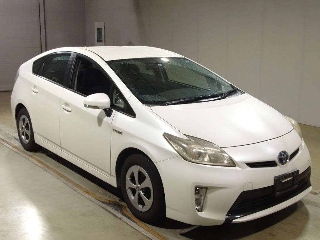 2013 Toyota Prius ZVW30[2]