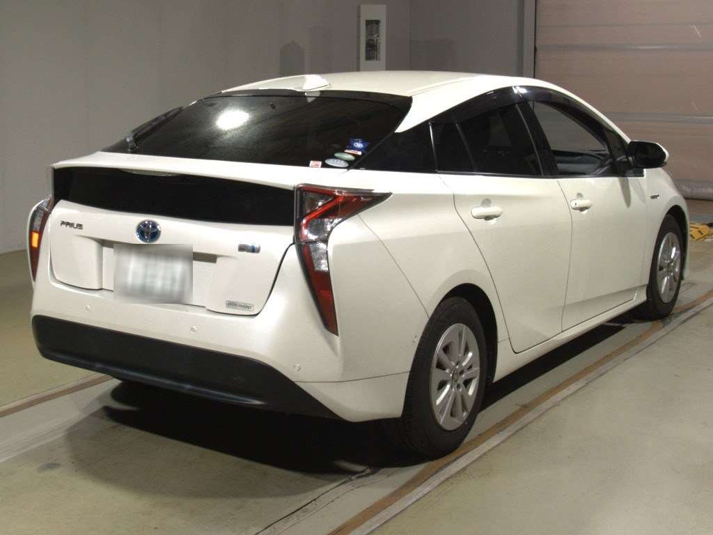 2017 Toyota Prius ZVW50[1]