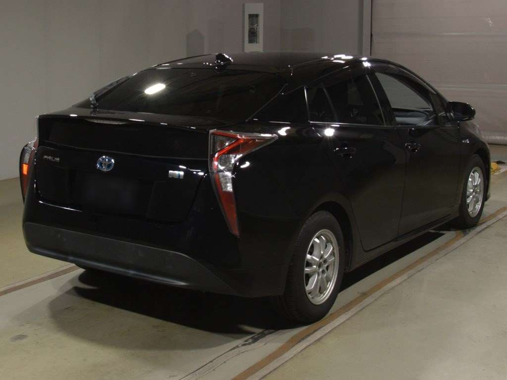 2016 Toyota Prius ZVW50[1]