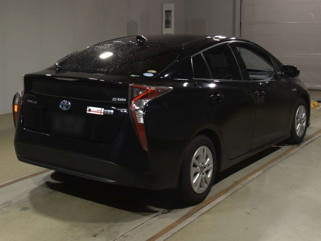 2016 Toyota Prius ZVW50[1]