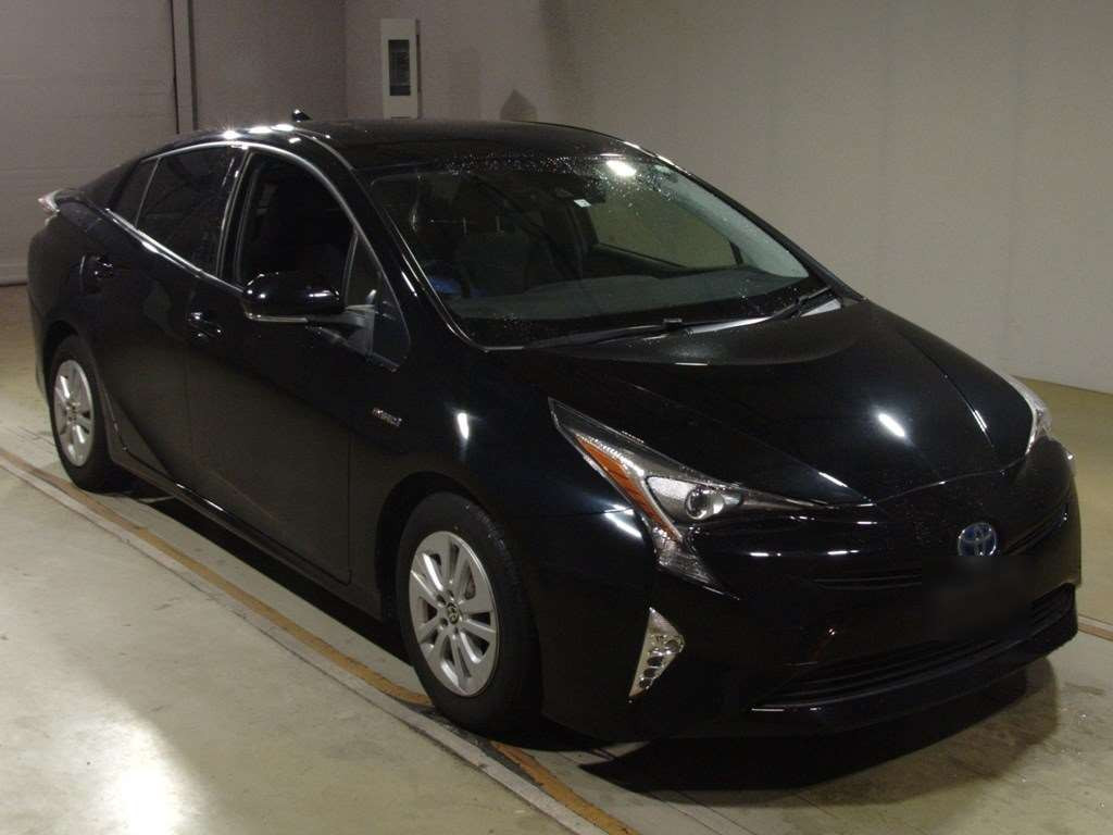 2016 Toyota Prius ZVW50[2]