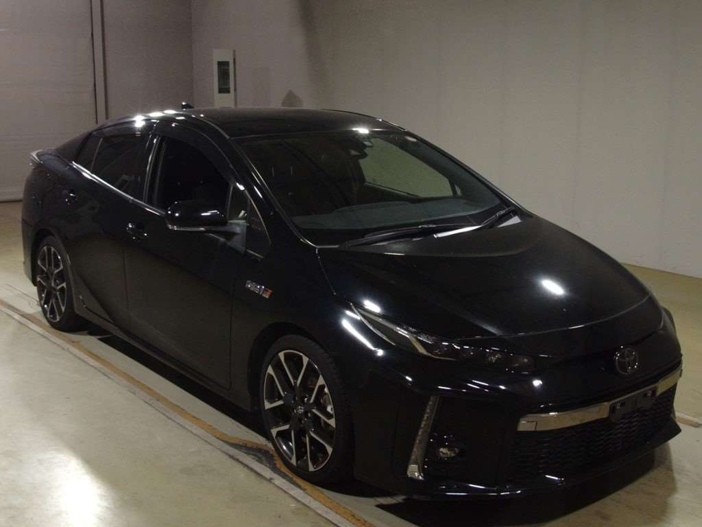 2020 Toyota Prius PHV ZVW52[2]