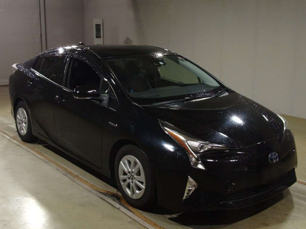 2017 Toyota Prius ZVW50[2]