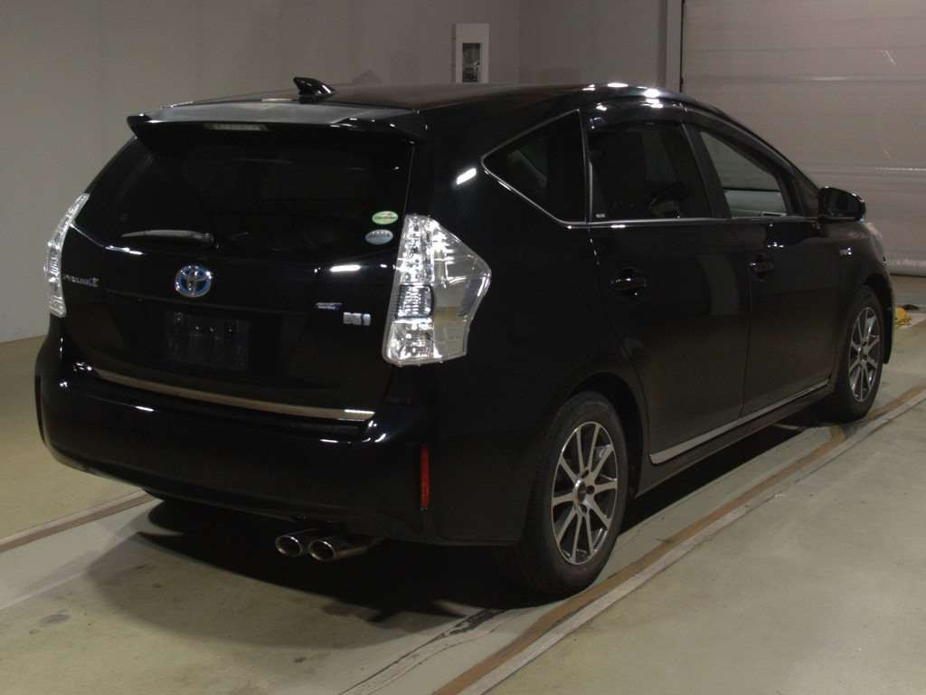 2012 Toyota Prius alpha ZVW41W[1]