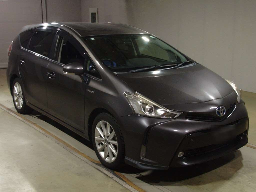 2015 Toyota Prius alpha ZVW41W[2]