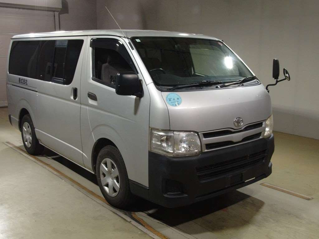 2011 Toyota Regiusace Van KDH201V[2]