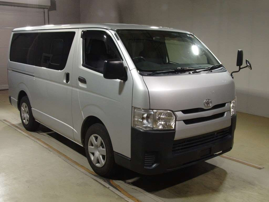 2015 Toyota Hiace Van TRH200V[2]