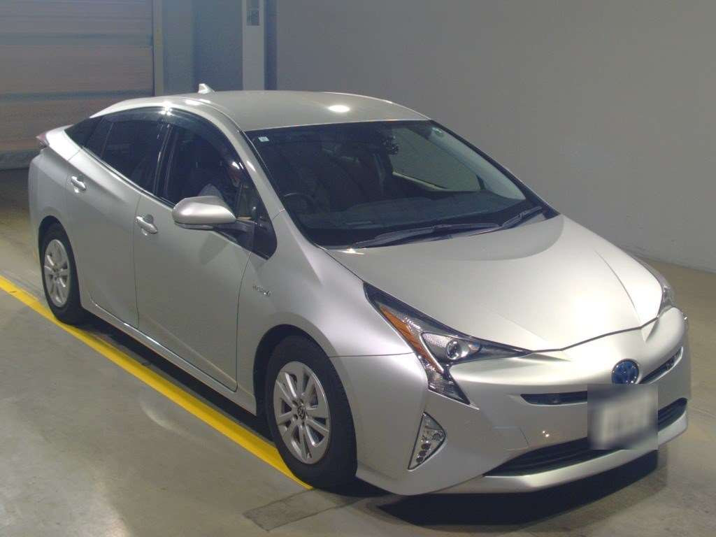 2017 Toyota Prius ZVW50[2]