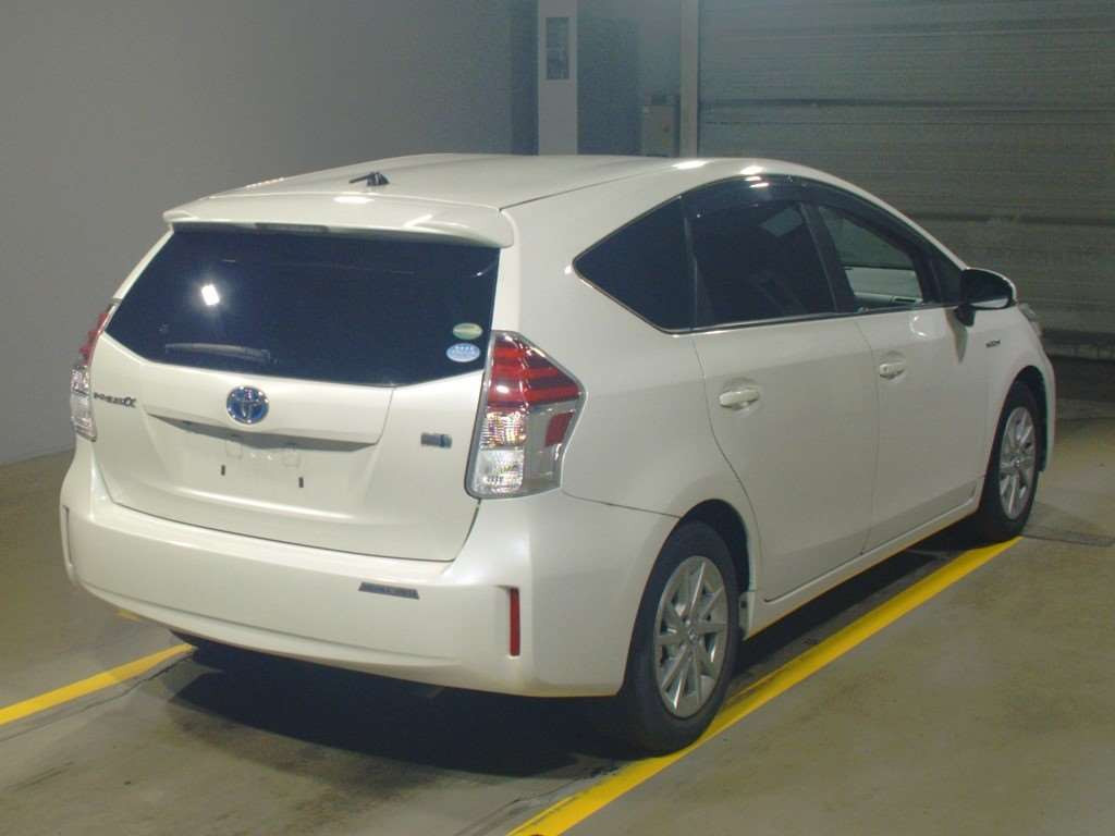 2017 Toyota Prius alpha ZVW41W[1]