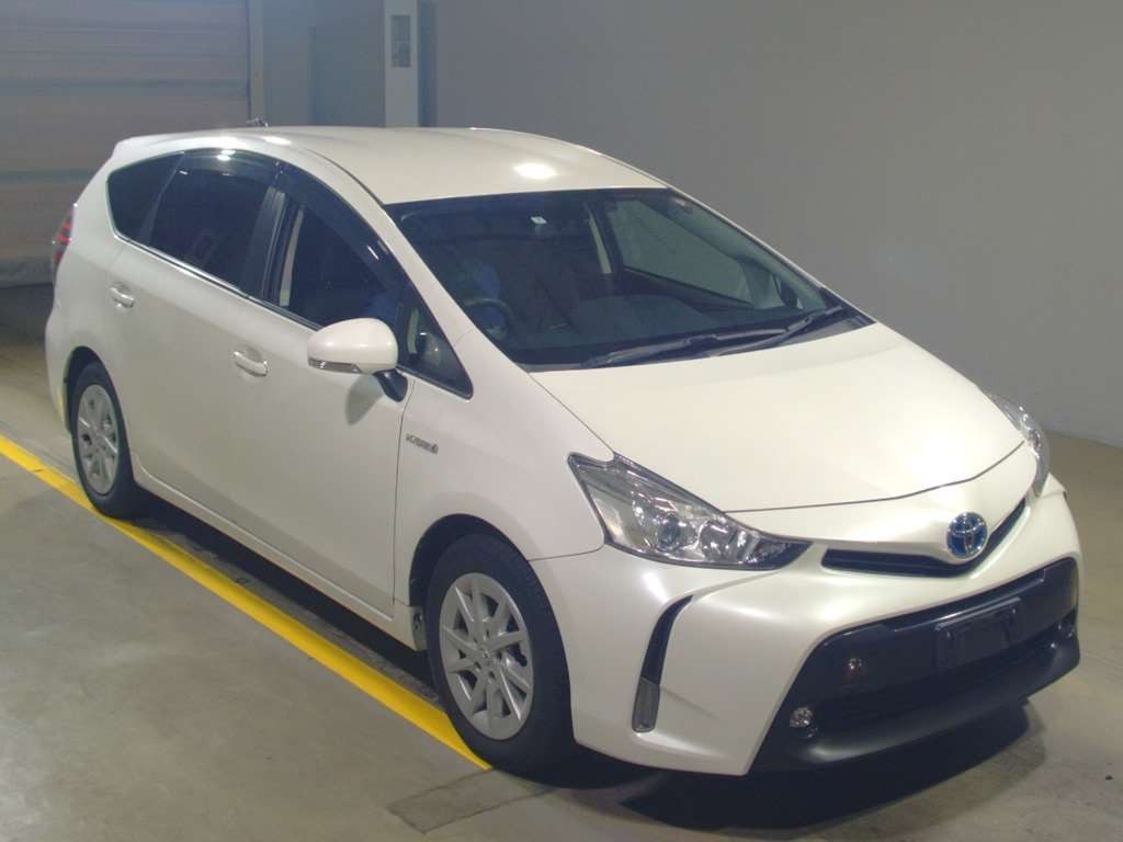 2017 Toyota Prius alpha ZVW41W[2]